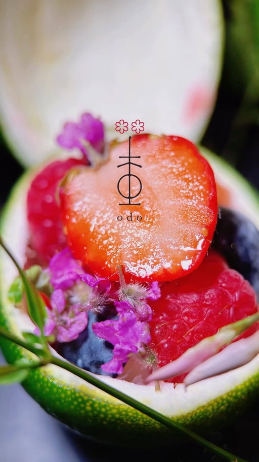 In New York, Watching Japanese Cuisine “Evolve” – One Bite at a Time

🌟🌟Odo
 @odo.nyc 

It was an incredible honor to experience the Four-Hands Collaboration Dinner between Chef @o.d.o_ny  and Chef @narayamachi_ao – “Evolution of Japanese Cuisine: Fukuoka to New York.”

This was far more than a meal. It was a conversation across continents and culinary philosophies.

Chef Kaneda’s legendary crab curry, born from his time at Gaggan, arrived with bold, unexpected layers. His refined dessert, shaped during his years at RyuGin, carried the quiet precision of a master. And Chef Odo – right here in New York – held his own with a quiet grace, blending tradition with the city’s energy. 🫶

At the Chef’s Counter, we watched two chefs from different worlds build a menu that wasn’t a compromise, but an evolution. French structure, Japanese sensitivity, and a fearless push beyond genre.

In a world moving faster than ever – with new trends, new technologies, new shocks every day – it’s easy to forget what deserves to be carried forward.

But this dinner reminded us: true evolution never abandons tradition. It walks forward with respect – for technique, for ingredients, for the hands that prepare them.

We embrace the wonders of this changing world. And at the same time, we choose to protect the spirit of what came before.

Thank you, Chefs. This night, we saw the future – and we recognized the traditional way.

#nyceats #michelinstarchef #japanesefood #nycrestaurant #michelinstars