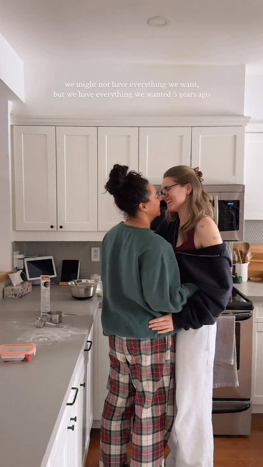 making pancakes with the love of your life 🥞 >

#wlw #lgbtq #lesbian