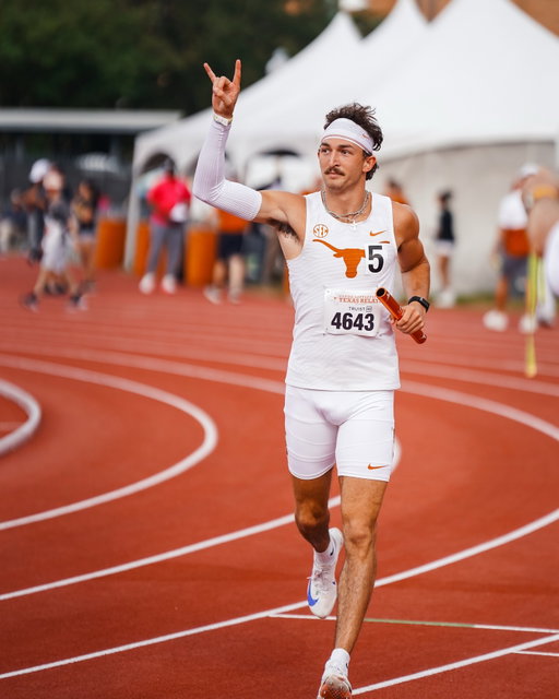 see y’all in the final 🤘 

4x100m- 39.94

#FloKnows x #HookEm