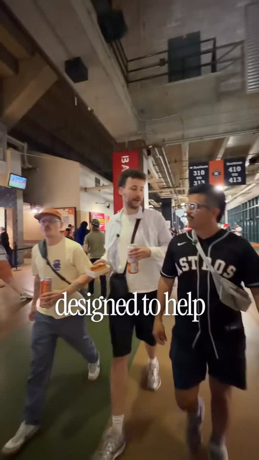 Started in the upper deck looking for ONE person willing to trust me…
No questions. Just vibes.
He said yes… and didn’t know what was coming next 😂
This might be my favorite one yet.
100 comments and I’ll do it again next game.
#houstonbaseball #astros #baseballseason #mlb @astros @mlb