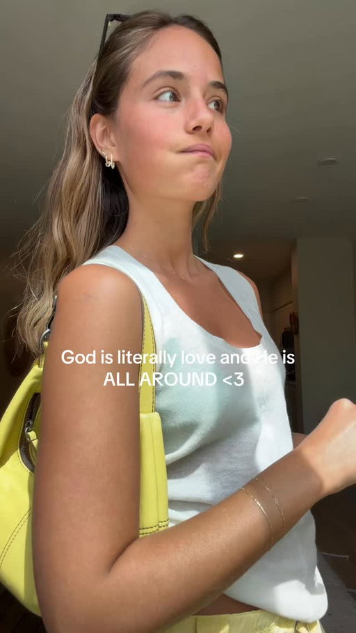 Good Friday ❤️🥹🙏🏼

Bible: @hosannarevival 
Bag: @freepeople 

#girls #jesus #christian #godisgood #relatable