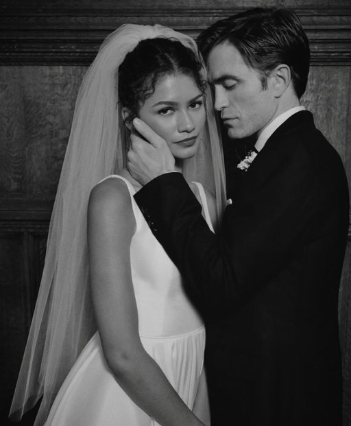 All eyes on @zendaya in our Lawrence gown 🤍 We will never get over this! @thedrama is out now

Photos via @vogueweddings