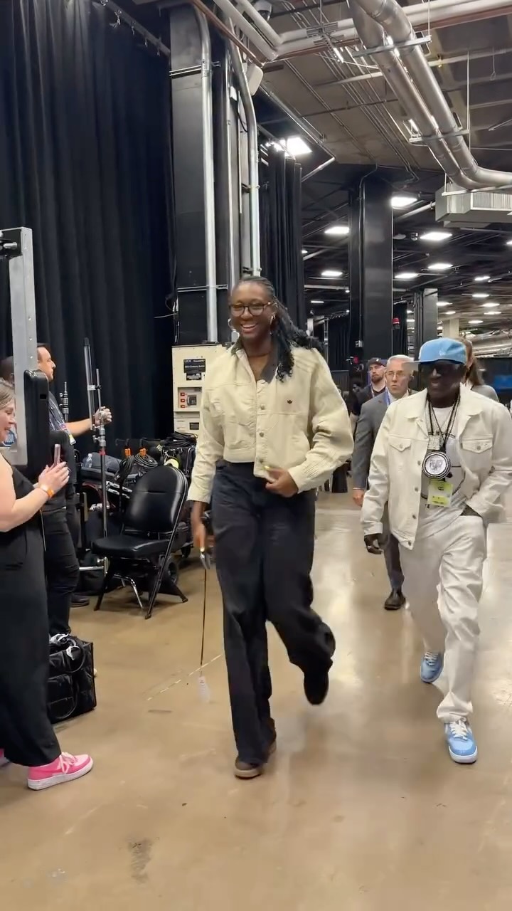 Aliyah Boston turnt after the @gamecockwbb Final Four win! 🗣️