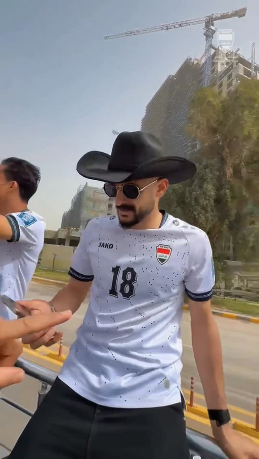 انطلاقُ حافلةِ منتخبِنا الوطني 🇮🇶🚌
والأجواء من قلب الحدث 🔥🎥

فرحةُ الأبطال بين الجماهير في شوارعِ بغداد 🦁
بعد التأهّلِ إلى مونديال 2026 🌍🏆

من داخل الحافلة… لحظات لا تُوصف ❤️