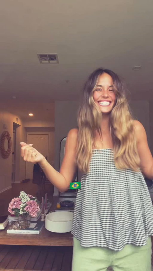 Need a Brazil trip STAT! 

Top: @reformation 
Pants: @sezane 

#girls #aesthetic #ootd #hair #outfit