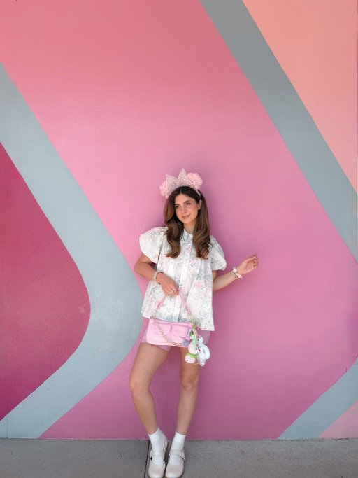 Springtime at Epcot 🌷🌸🌼
•
•
#disneygirlie #disneypinterest #disneyoutfitinspo #disneyaesthetic #pinkgirls