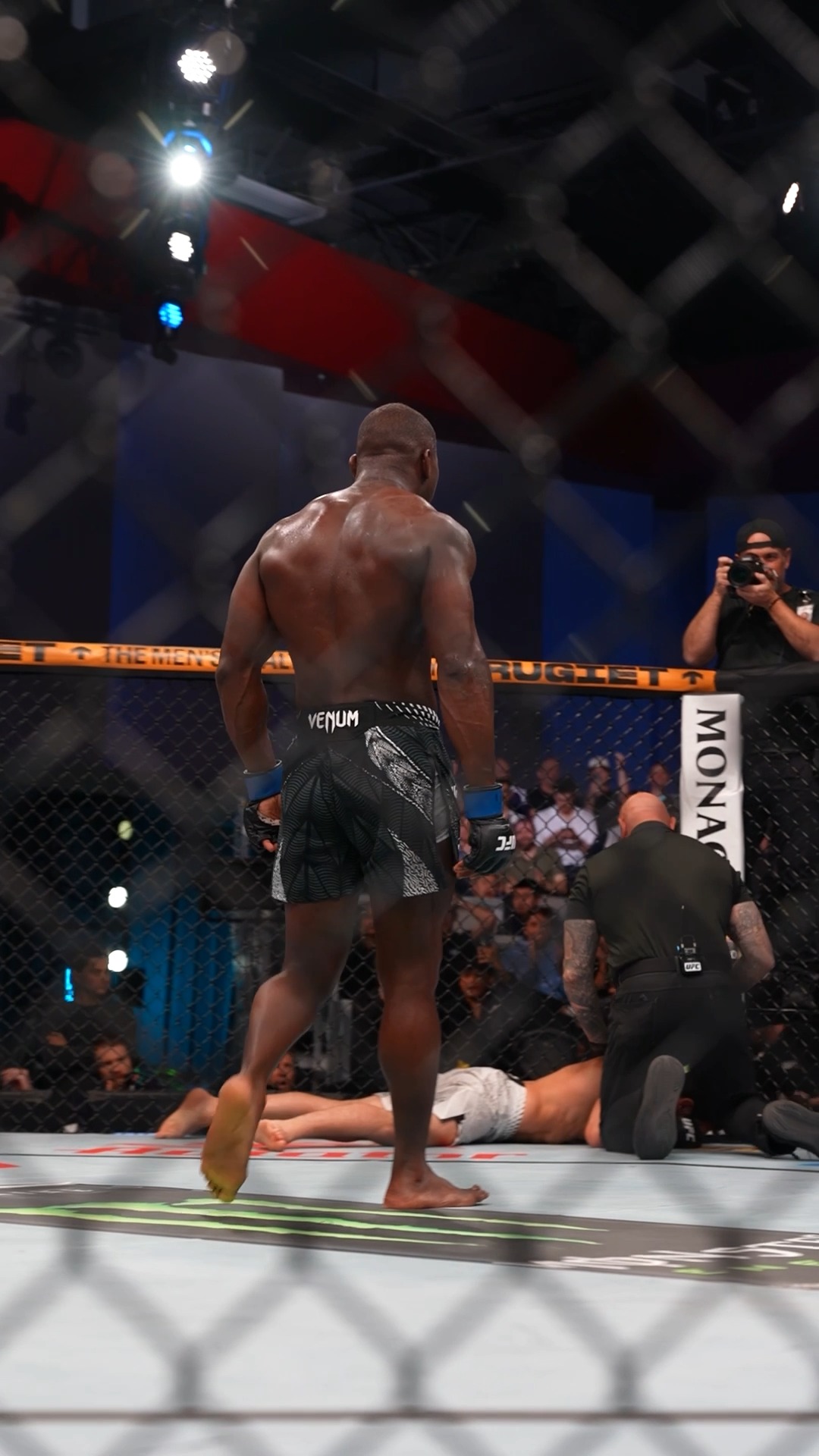 Make it 3 straight wins via Guillotine 😳

@TreseanGore locks up the finish in impressive fashion!

[ #UFCVegas115 | LIVE NOW on @ParamountPlus ]