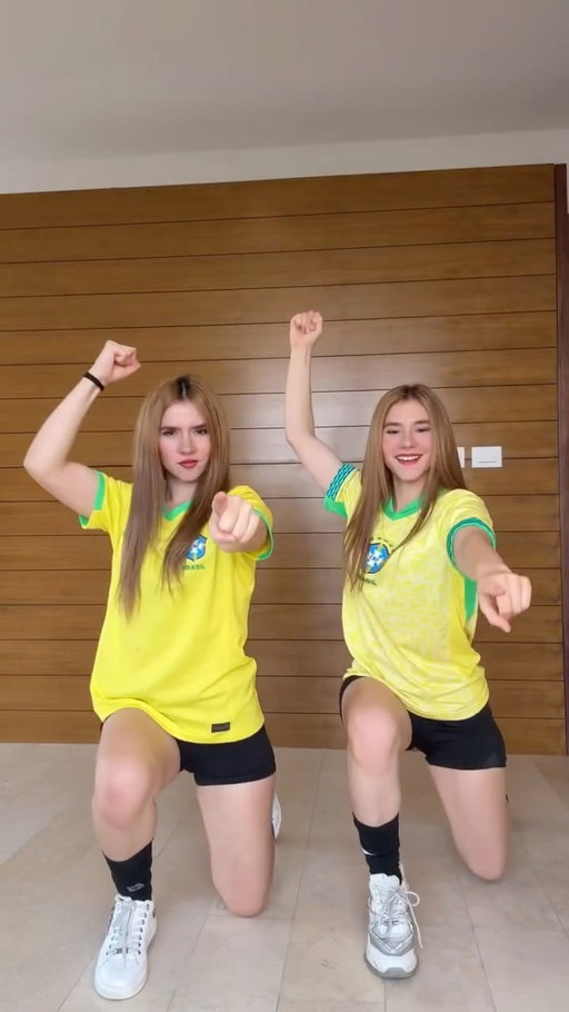 @arayfer_hernandez Seleção Brasileira 🇧🇷💃🏻 Queremos a Antony y a Richarlison en la canción ☝🏼
