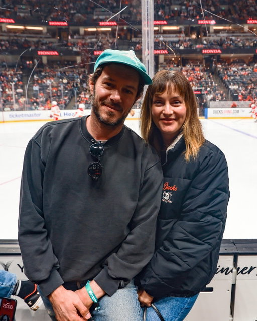 The Pond's got star power tonight! 🤩 

Adam Brody and Leighton Meester (@itsmeleighton) are in the house for @anaheimducks hockey!