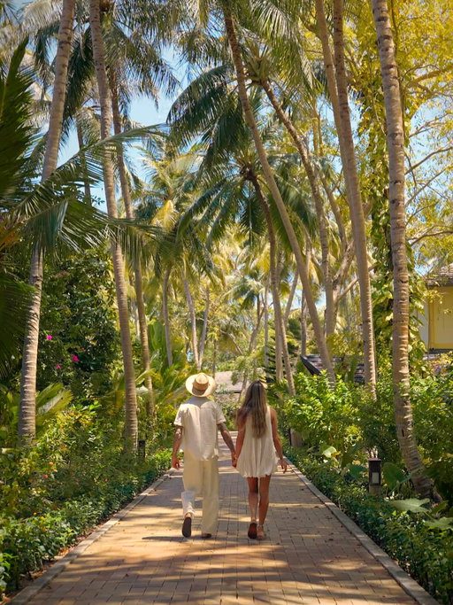 Postcards from paradise @royalmaldives 🥥🏝️🐚

📍 Baa Atoll, Maldives 🇲🇻 

A collection of the unforgettable memories made where days are all about spending time together exploring the island, wandering soft white sands, snorkeling vibrant reefs, floating in impossibly clear waters and watching the most beautiful sunsets 🤿🌴🌅

Which moment would be on the top of your to-do list? 😍

Send this to someone you want to spend the day here with and follow @tripseatravellers for more tropical destinations 🩵

#maldives #visitmaldives #villaresortsmaldives #royalmaldives #maldivesresorts