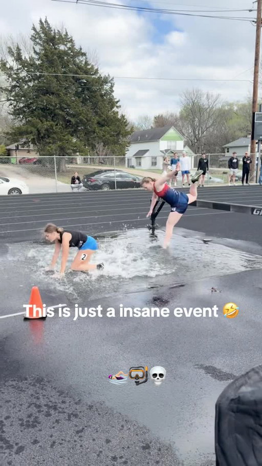 Out there just cannon balling 😭🤿

( via -dbshogpitt/TT )