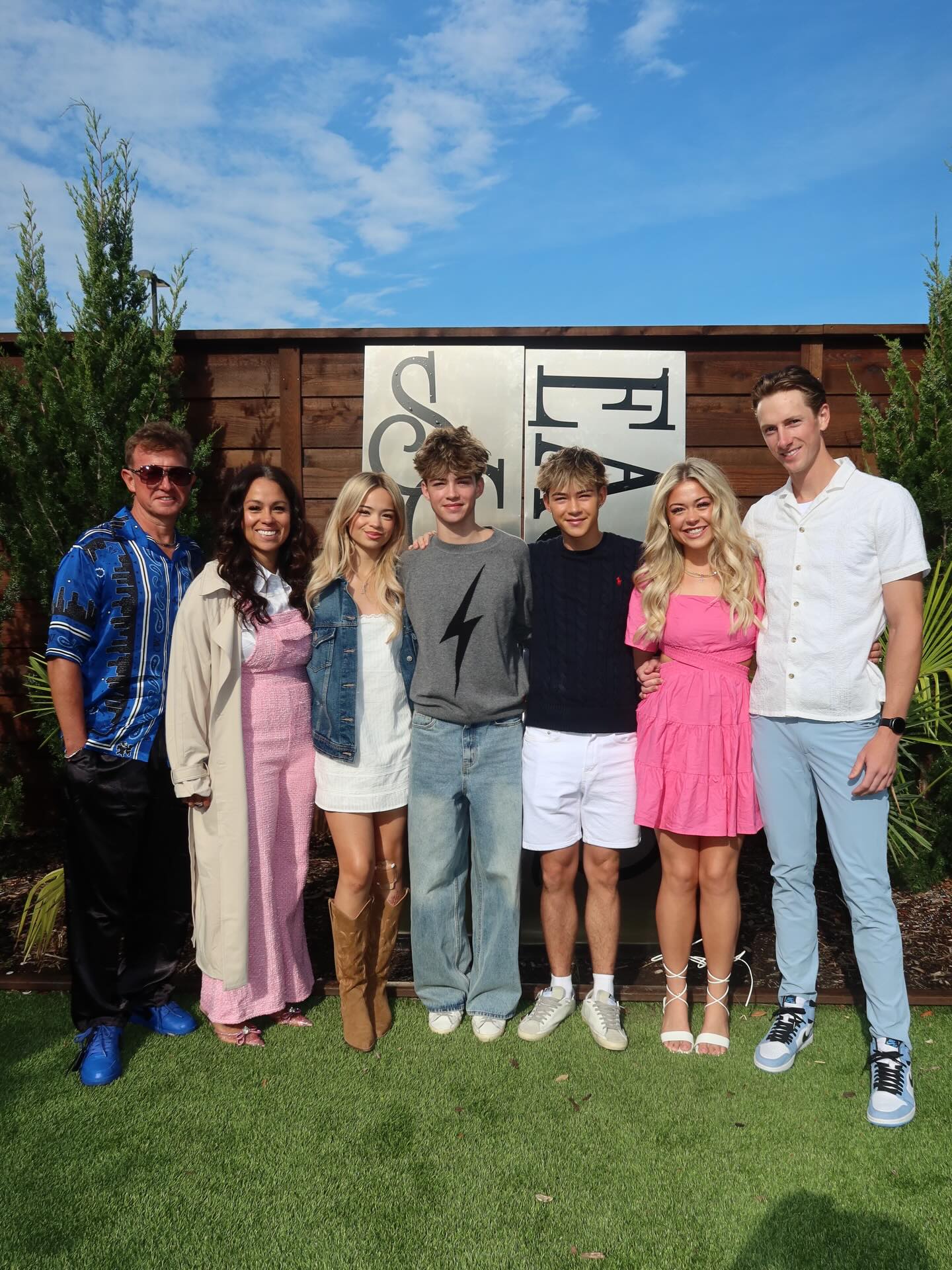 Happy Easter to those who celebrate, HE IS RISEN!!! ✝️🐣 #jesusloveyou