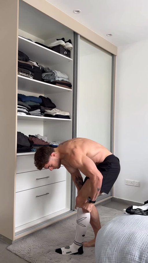 Easy Sunday runs (wait till the end to see my supporters 🐈)

Staying hydrated with @prozis ⚡️- code RICHARD10