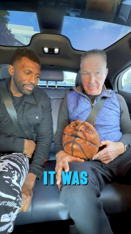 @oldballshow had dreams of being in the driver's seat. Chris Mullin and Festus Ezeli delivered 🤝

Backseat Thriving, presented by @waymo