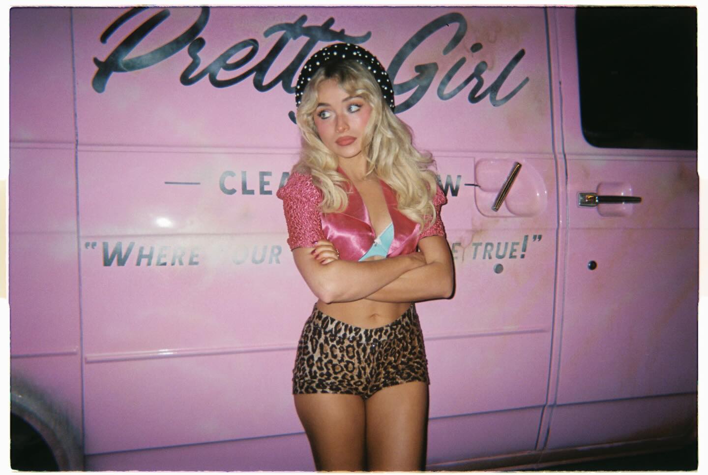 house tour video 
tomorrow 
11am est 💘