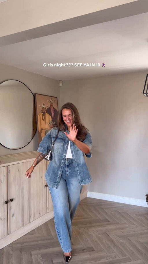 WOMEN THAT DESIGN CLOTHES FOR WOMEN 🤝🏽 @hera.women take a fucking bow. Just when I thought your denim collection couldn’t get any better, IT GETS BETTER. if this outfit doesn’t scream ABIITTTAA ME I dont know what does 😂🤭🕺🏽 brb off for an aperol xx 

Ps SOFY always works sitewide yay ad
