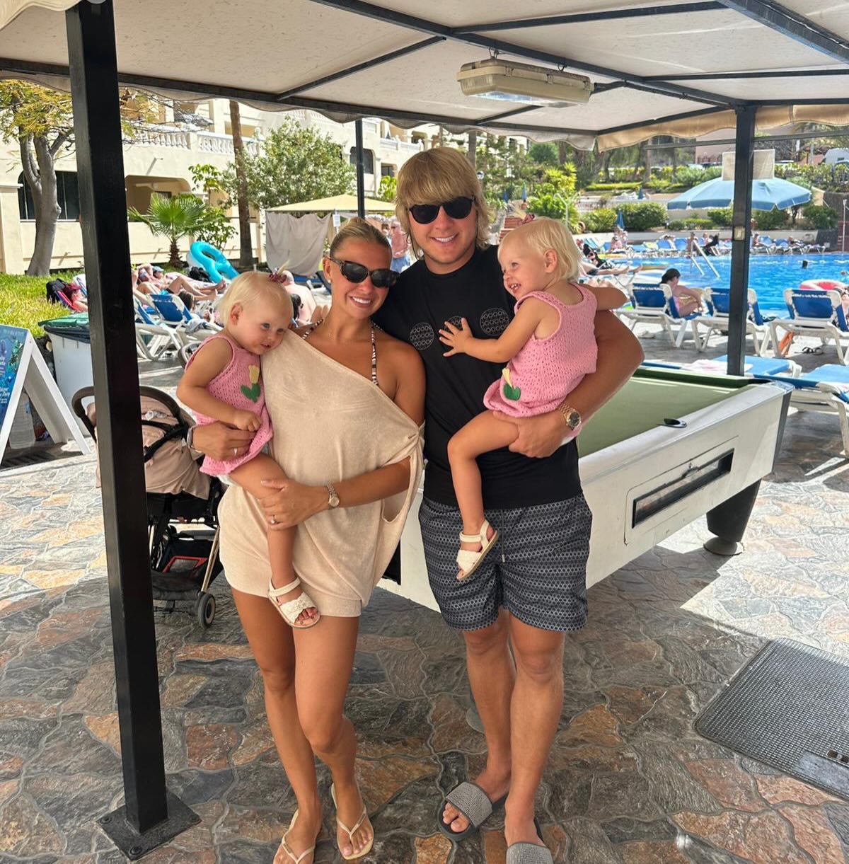 Happy Easter to everyone out there from the Pimbletts, sending love to all my followers 😘❤️