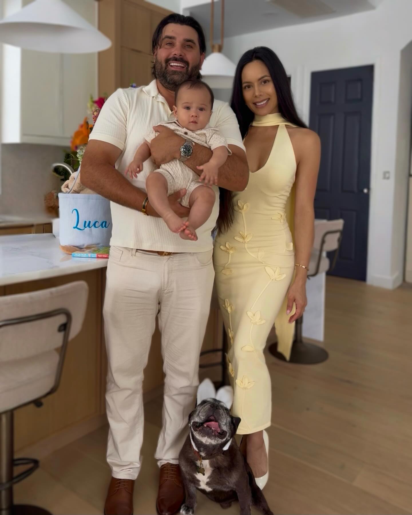 Happy Easter! 🐣🤍🤍 

Love, the Demare’s