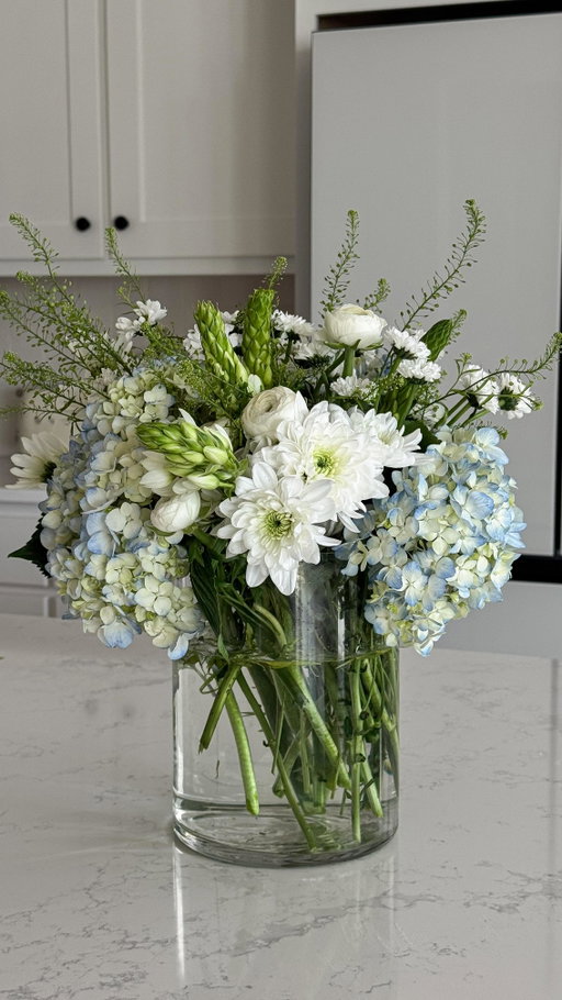 My vitamin F 🤍
a quiet moment, soft light, fresh flowers

save this feeling for later

#aestheticblog #mycomfortlifestyle #myeverydaymagic #mysafespace #homediaries