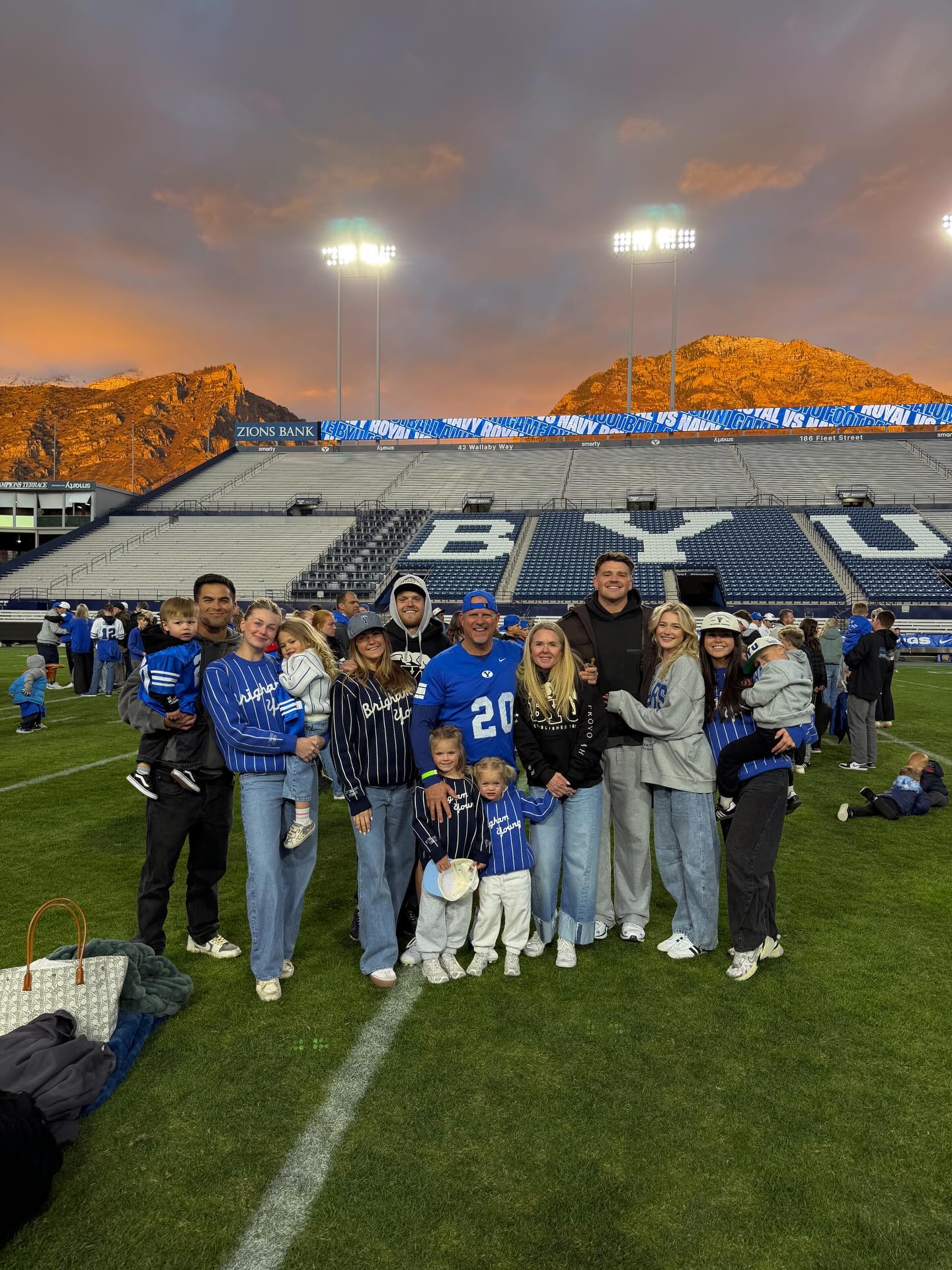 Little moments with my favorite people this weekend 🫶🏼 Grateful for the reminder of the love and hope we have through our Savior! Happy Easter everyone! ✨🤍☀️