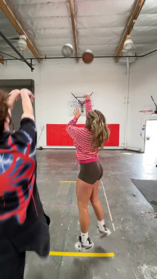 MAKE THE SHOT🏀 
GUESS THE MOVIE! 🎬 
vs @wafellow 

#trivia #movie #movietrivia