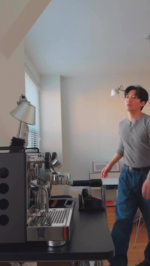 Let’s connect 🤝 where are all the coffee geeks out there 🤓
.
.
.
.
.
#coffee #lifestyle #rocketappartamento #interior #homebody 

🔖: Coffee, Chicago, Latte art, Barista, Homebody, Fashion, Interior, 커피, 라떼아트, 홈바리스타, 인테리어, 패션