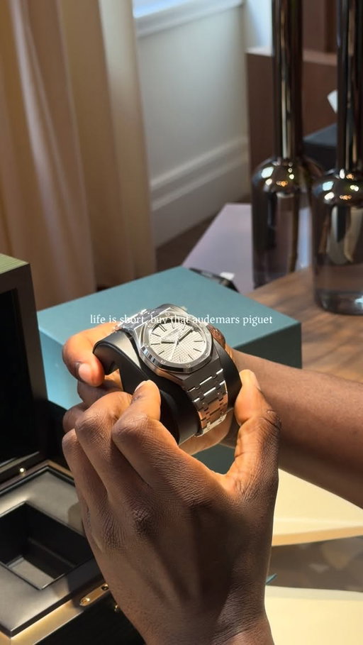 I bought an Audemars Piguet Royal Oak 🙏🏿🤑

#audemarspıguet #royaloak #Rolex #dailymotivatíon #audemarspiguetroyaloak