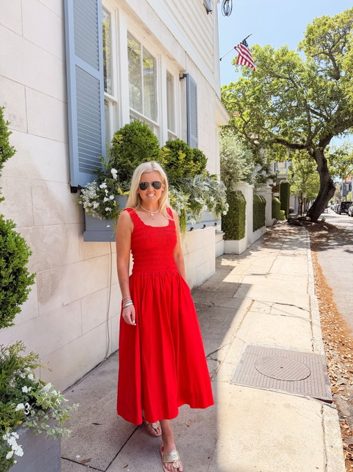 A little red dress moment ❤️
Are we officially in spring mode yet?
Pistola linked in bio