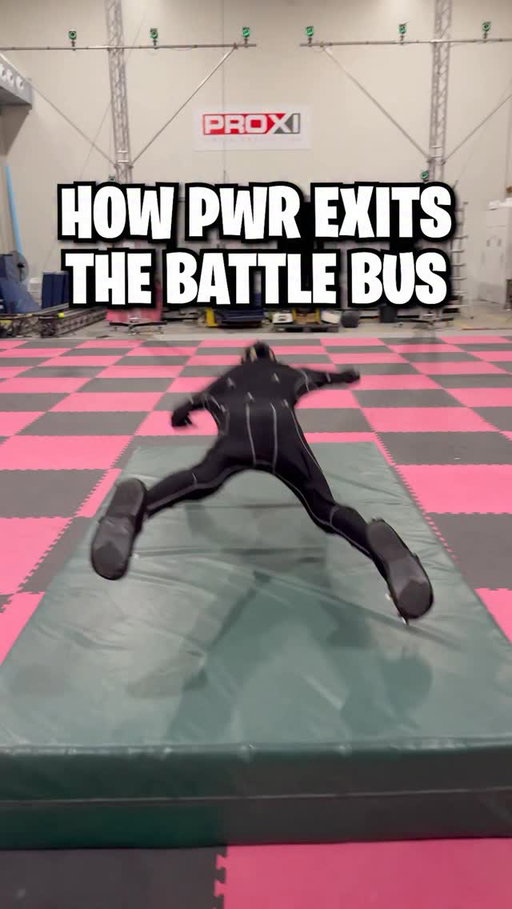 How PWR Exits The Battle Bus! #fortnite