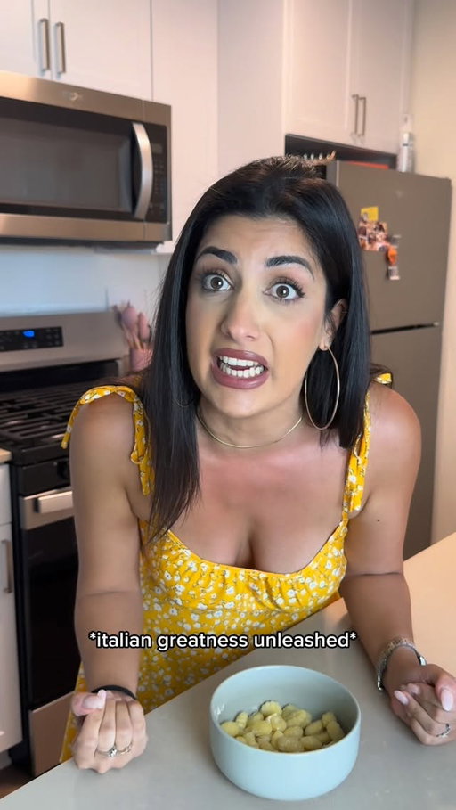 Gnocchi is not pasta 🥔 

#comedy #italiancomedy #italianfood #actress