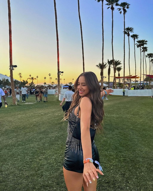 did someone say festival season ?!!! 🎡⭐️🎠🌴🎟️🎤 

what’s you fav look !!? lmk 🤍 #coachella