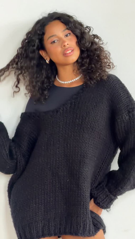 Girl you got this, you don’t need to be perfect, you just need to show up & give it the best you got ✨

Make up artist @skin_by_lya 
Bts @skin_by_lya
Studio @studiocuero

#modelinglife #modelshooting #photoshootbts