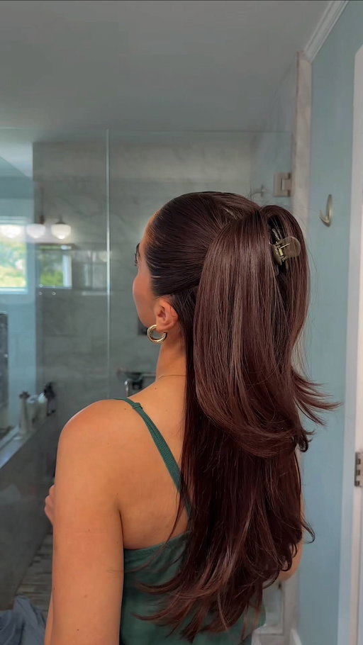 the trick to getting the perfect half up half down hairstyle ✨ two ponytails and a hair clip! #halfuphalfdownhairstyle #halfuphairstyles #hairhack #halfuphalfdownhair