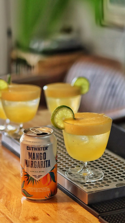 #ad If you’re looking for a good cocktail to sip on as the weather gets warmer, @cutwaterspirits mango margaritas always deliver 🥭🍹

This Cutwater Mango Margarita gets a tropical upgrade—juicy, bright, and still holding onto that classic margarita vibe. Perfect for kicking back at home or bringing along when the party finds you.

✨ Build:
• 1 can Cutwater Mango Margarita
• Frozen rocks glass
• Cracked ice
• Tajín tropical foam
• Lime wheel

☁️ Foam:
• 3 oz orange juice
• 3 oz pineapple juice
• 1 oz lime juice
• 1g methocellulose
• 0.25g xanthan gum

#cutwaterspirits #sponsored #21+