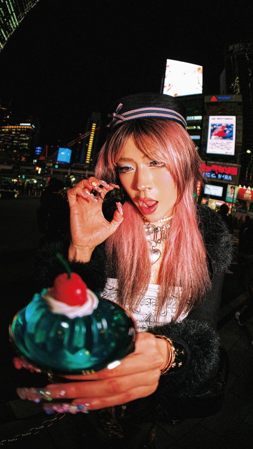 become a gyaru girl w/ me ✨ would u try it out? 🤭

#shibuya #gyaru #gyarufashion #cosplay #tokyo