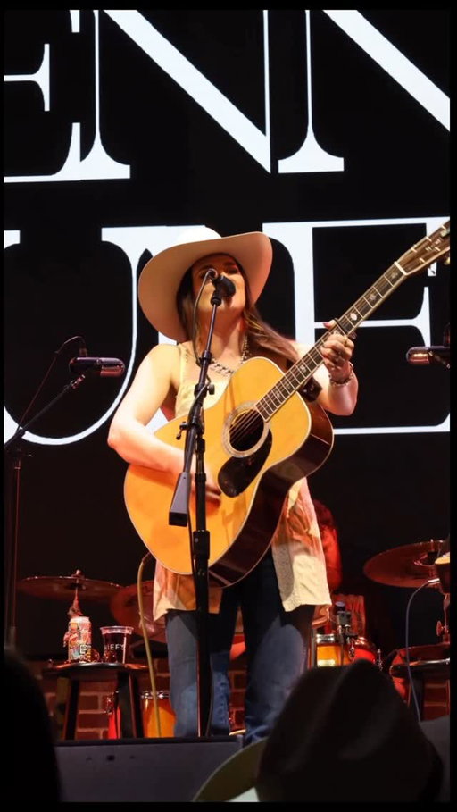 NASHVILLE thanks for having me. I had the best night celebrating my #1 on the Texas charts with @chiefsbroadway and @sammyarriaga ❤️ Y’all know how to show this Texas girl a good time!