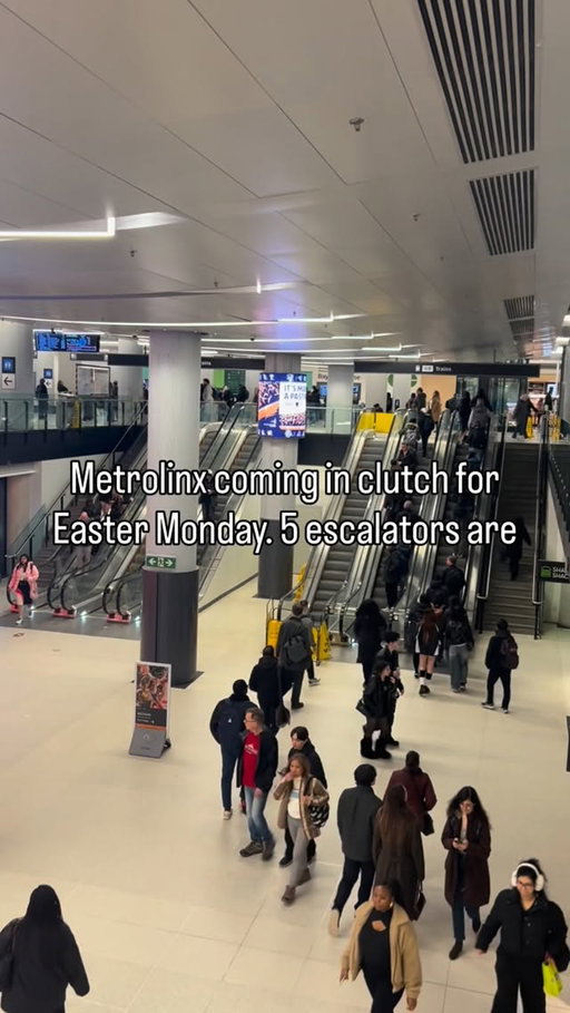 Let’s go, @metrolinx comes in clutch fixing another escalator. This one has been down for around a month!

#gotrain #ttc #toronto #unionstation #ontario