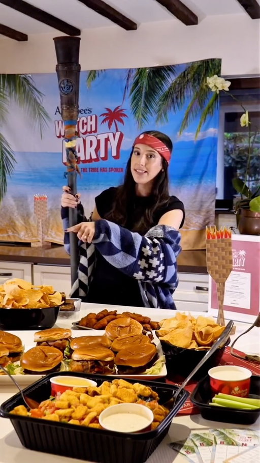 Every good watch party needs a reward… and this one with Applebee’s hit different 👀🍔✨

@applebees #Applebeespartner #SurvivorWatchParty​
