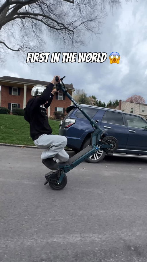 Yes I Am‼️ On a @ridegotrax GX3 at that 🤯 
@s1helmets_ebike Code Lilman
#gotrax #gx3 #scooterlife