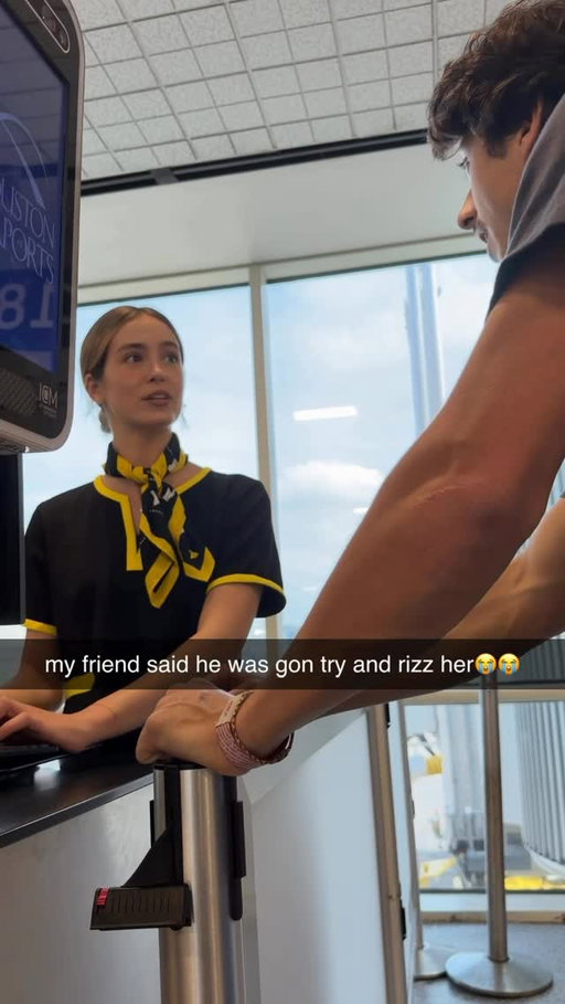 She lowkey got his head ahh🤣🤣 

#airport #fortnite#meme #slushynoobz #spiritpartner