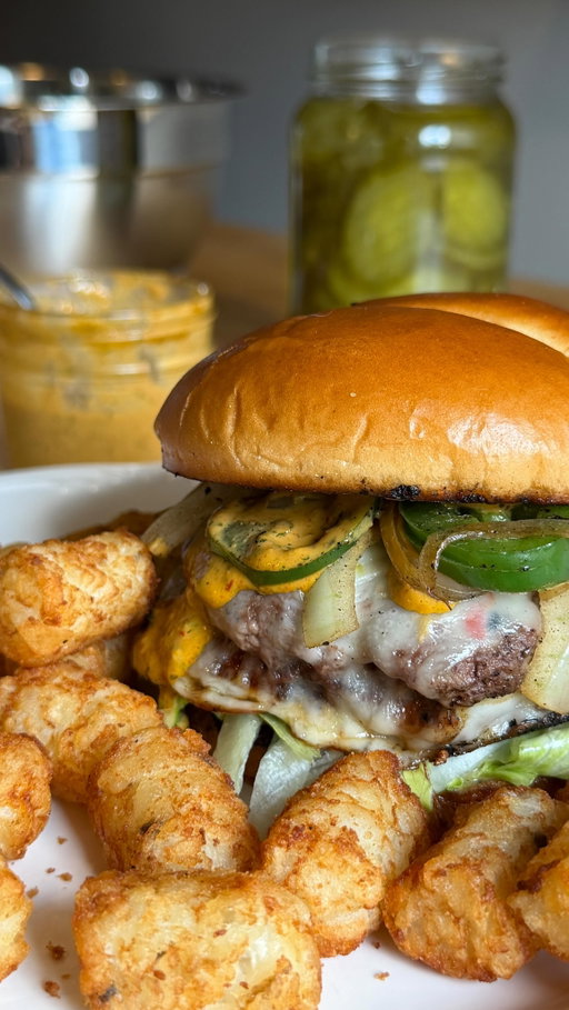 If I’m gonna talk burgers this much, I better be able to make one

Double smash, crispy onions, spicy jalapeños, melty pepperjack, and a chipotle garlic sauce that deserves its own fan club.

#smashburger #burgerlover #foodtok #homecooking #foodie