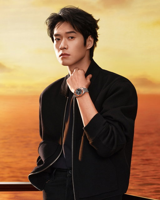 Bold moves, bold colour. OMEGA Brand Ambassador Wei Daxun brings his signature energy to the Planet Ocean in orange.

#OMEGA
#PlanetOcean