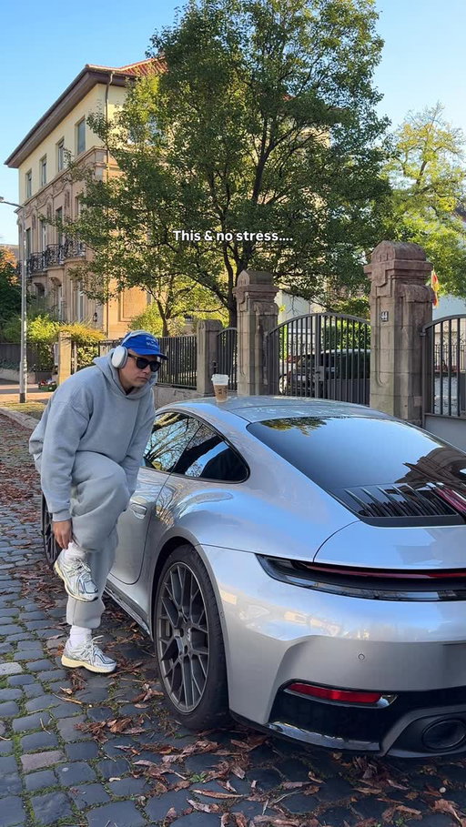 All about GT-Silver
.
.
.
.
#porsche #streetstyle #porsche911 #streetfashion #porsche992