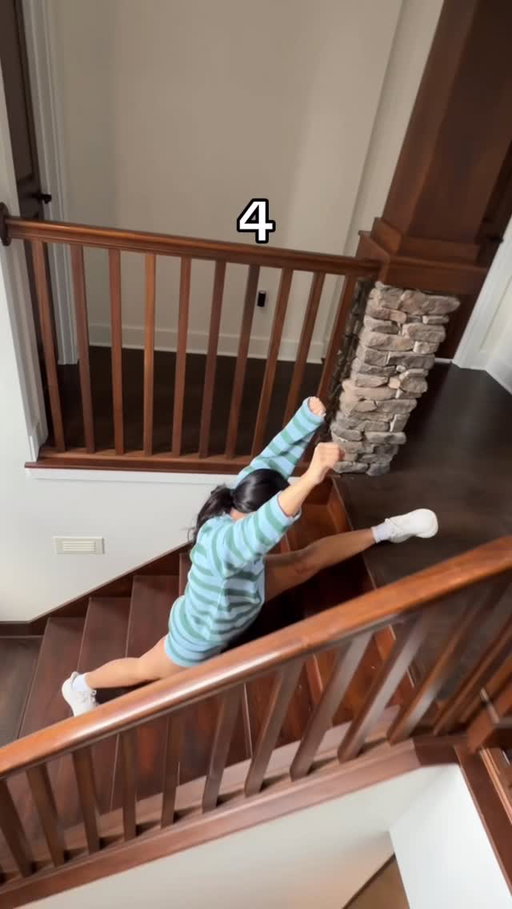 How many steps to get up the stairs 🤣 @britthertz @mmgymsisters