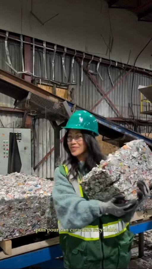 #Pub J’ai eu la chance d’être invitée par @nespresso.ca pour visiter leur centre de recyclage partenaire au Québec, 2M Ressources. Ça nous montre que la solution de recyclage du sac vert contribue concrètement à l’économie circulaire d’ici, en plus d’être gratuit et facile à intégrer au rituel café. Moi ça m’a convaincu que c’était la bonne chose de continuer de recycler mes capsules, et vous? #partenaire_nespresso