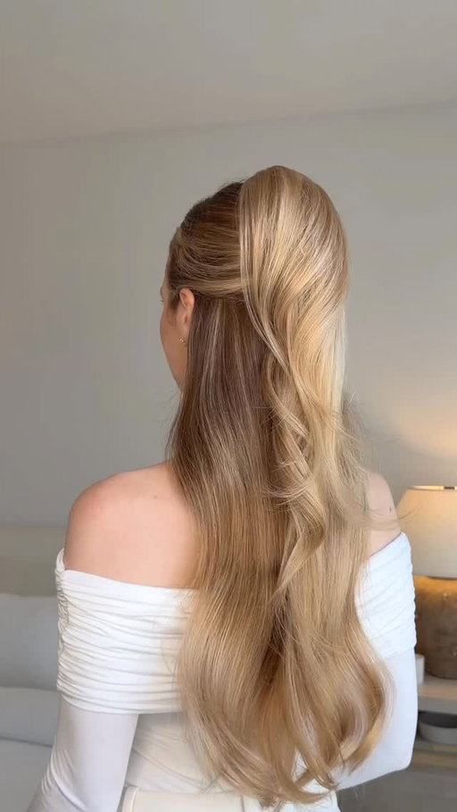 easy claw clip half up hairstyle❤️

this half up half down hairstyle is a go-to when I want something quick and effortless, but still feel put together.

#clawcliphairstyle #halfuphalfdownhairstyle #easyhairstyles #hairtutorial #clawclip
