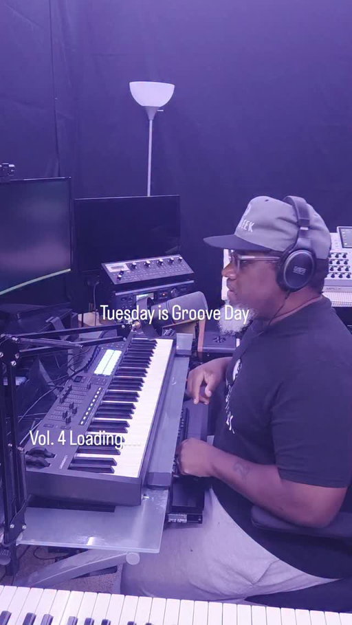 Tuesday is Groove Day!!!! Have a great one famm. Tuesday is Groove Day Vol 4 is on the way. #music #musiclover #groove #album #followme @akai_pro @celemony_ @dreamtonicsaudio