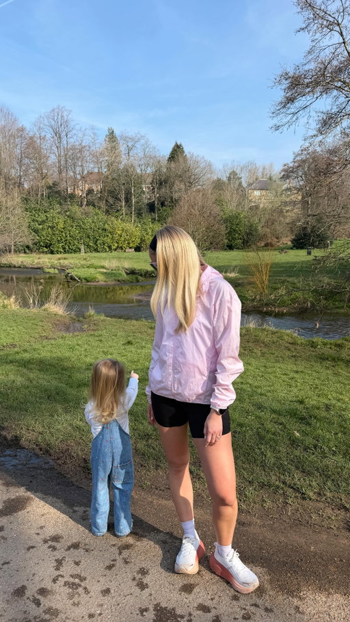 here’s to the mum’s running marathons whilst juggling a million other things and running in a body that went through so much to bring our children into the world. We are truly super human 🏃🏼‍♀️ and here’s to the support network who hold down the fort whilst we’re doing it 🙌🏼 we’re showing up and teaching our kids that we can do hard things. Proud of us 💗