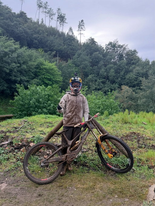 Some recents from 🇮🇹🇵🇹🏴󠁧󠁢󠁷󠁬󠁳󠁿

Putting in the hours ⚒️
@specializedgravity 
@kevjoly