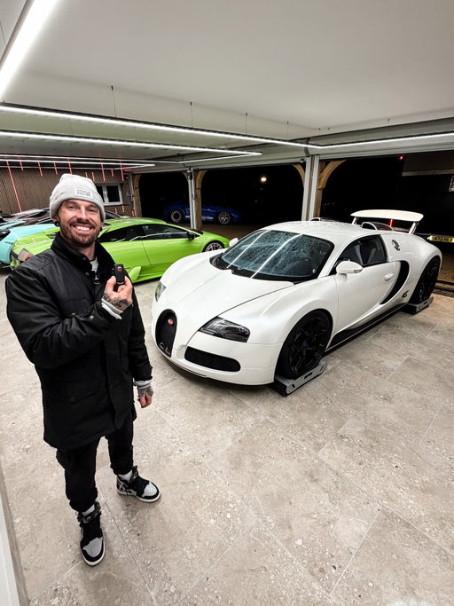 I bought flipping Bugatti Veyron 🔑🚘